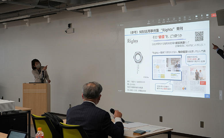 質問に答える藤田室長480x779.jpg